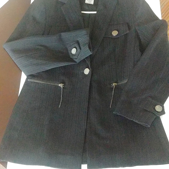 Franco Mirabelli Ladies Blazer Made In 🇨🇦 - Picture 4 of 16